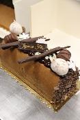 * Dessert de fêtes * Bûche Mousse 3 Chocolats avec insert chocolat Base croustillante - de 6 à 14 personnes 