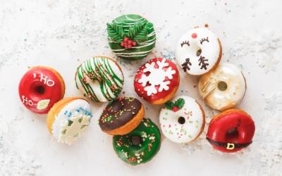 *COMPLET* Stage Journée Enfant 6-13 ans thème Noël /Atelier donuts de Noël + cuisine + 1 atelier peinture sur porcelaine + Repas du midi sur place incl. /Mercredi 27 décembre 2023/9h30-16h