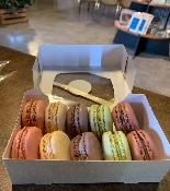 Coffret de 10 Macarons assortis  + 1 OFFERT 