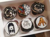 *COMPLET* Stage Journée complète Enfant 7-14 ans thème Mercredi Addams/Ateliers pâtisserie/Cuisine + 1 atelier Peinture sur verre / Repas du midi incl. /Mercredi 26 avril 2023 / 9h30-16h00