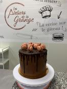 Drip ou Layer Cake avec macarons - De 10 à 20 parts - 3 parfums au choix