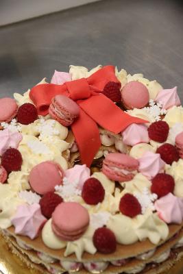 * Dessert de fêtes * Couronne de Noël façon Number Cake 8 parts Framboise & Chocolat blanc 