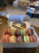 Coffret de 10 Macarons assortis  + 1 OFFERT 